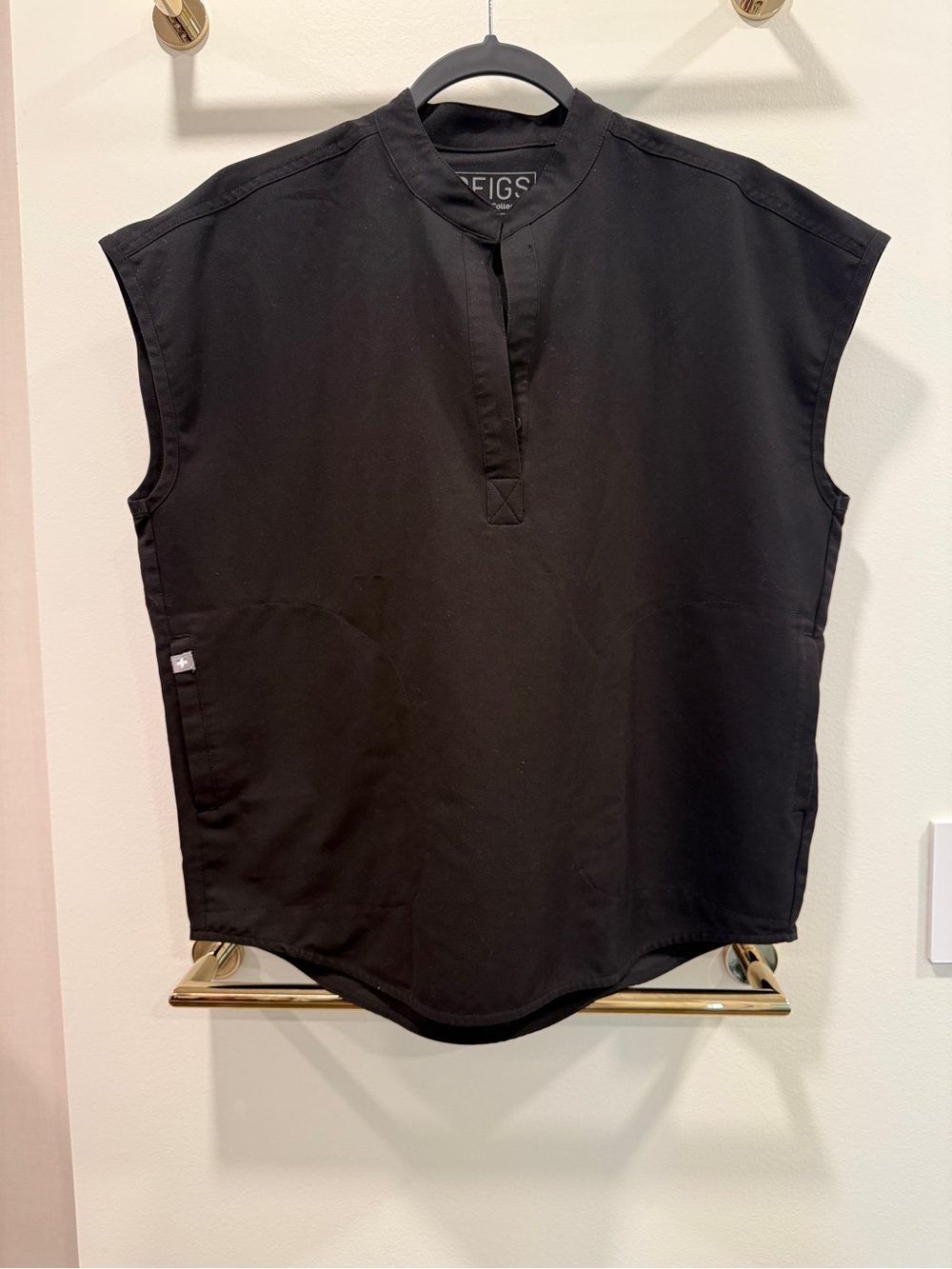 Figs Black Sleeveless Medical Top with Mandarin Collar